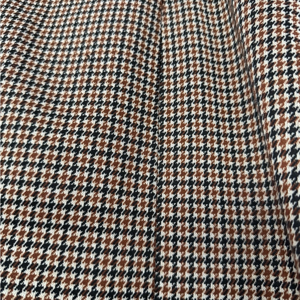 Elegant Houndstooth Pencil Skirt - Picture 2 of 6